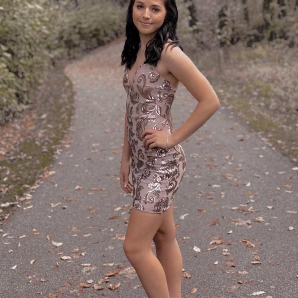 Dress - Picture 2 of 4
